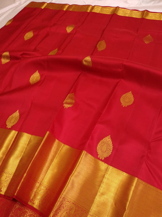Kattaas Classic & Traditional Kanchipuram  Handwoven Silk Saree,  Beautiful Borders & butta with Grand Pallu.