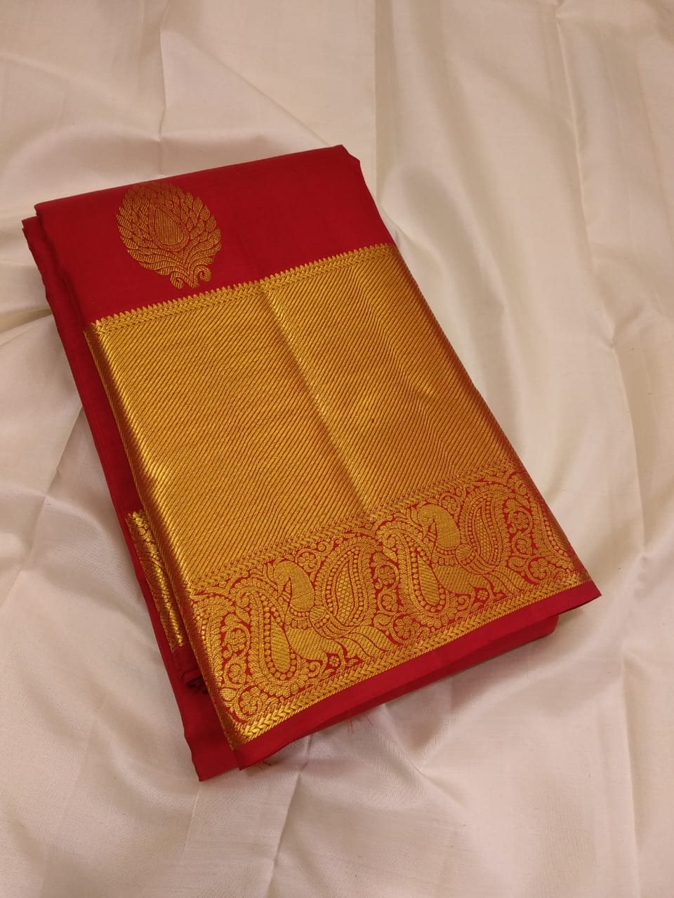 Kattaas Classic & Traditional Kanchipuram  Handwoven Silk Saree,  Beautiful Borders & butta with Grand Pallu.