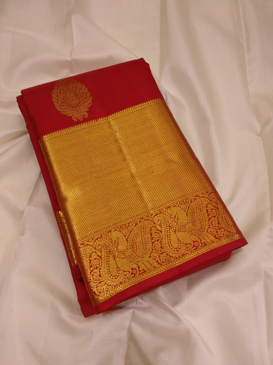 Kattaas Classic & Traditional Kanchipuram  Handwoven Silk Saree,  Beautiful Borders & butta with Grand Pallu.