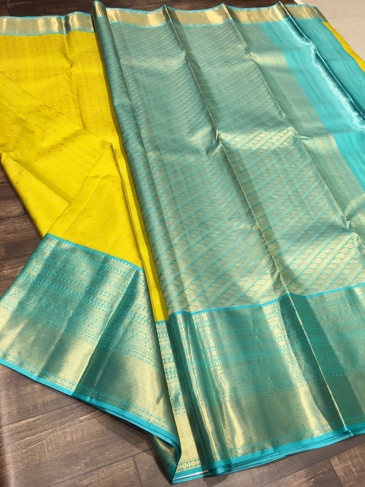 Kattaas KANCHIPURAM HANDLOOM SILK SAREES WITH RICH PALLU WITH BLOUSE