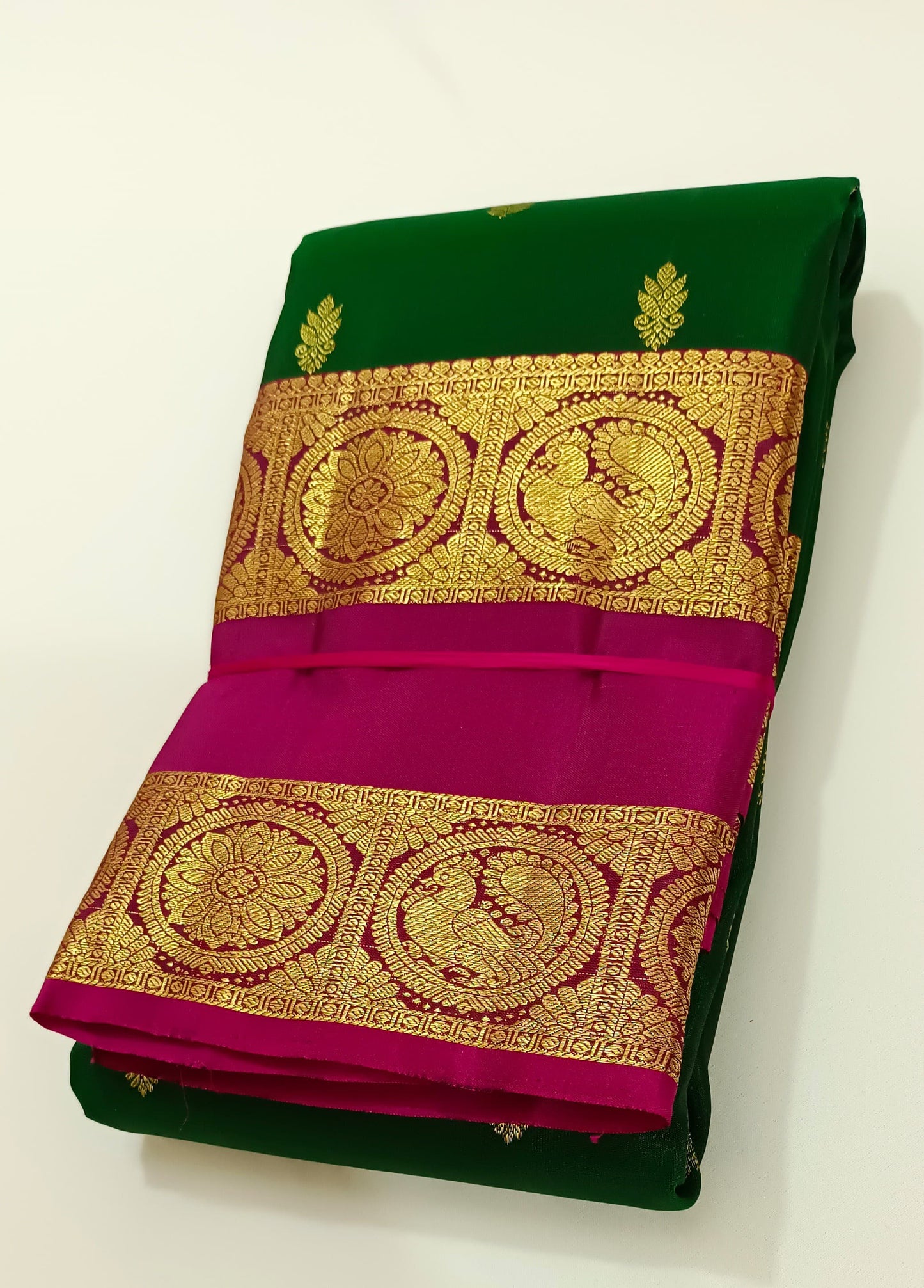 Traditional Kanchipuram  Silks in Rettai Pet Borders with Beautiful butties and Rich & Grand Pallu