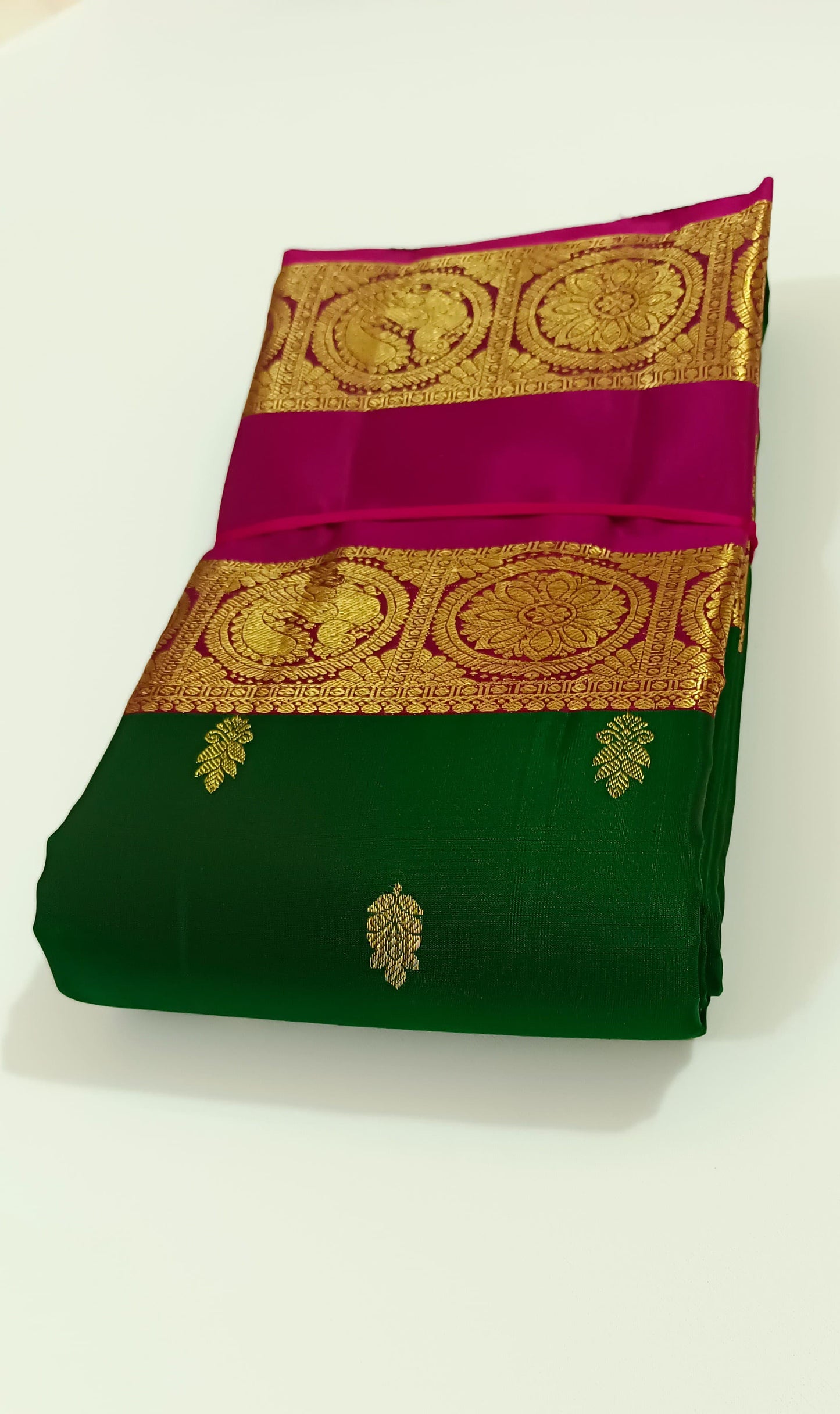 Traditional Kanchipuram  Silks in Rettai Pet Borders with Beautiful butties and Rich & Grand Pallu