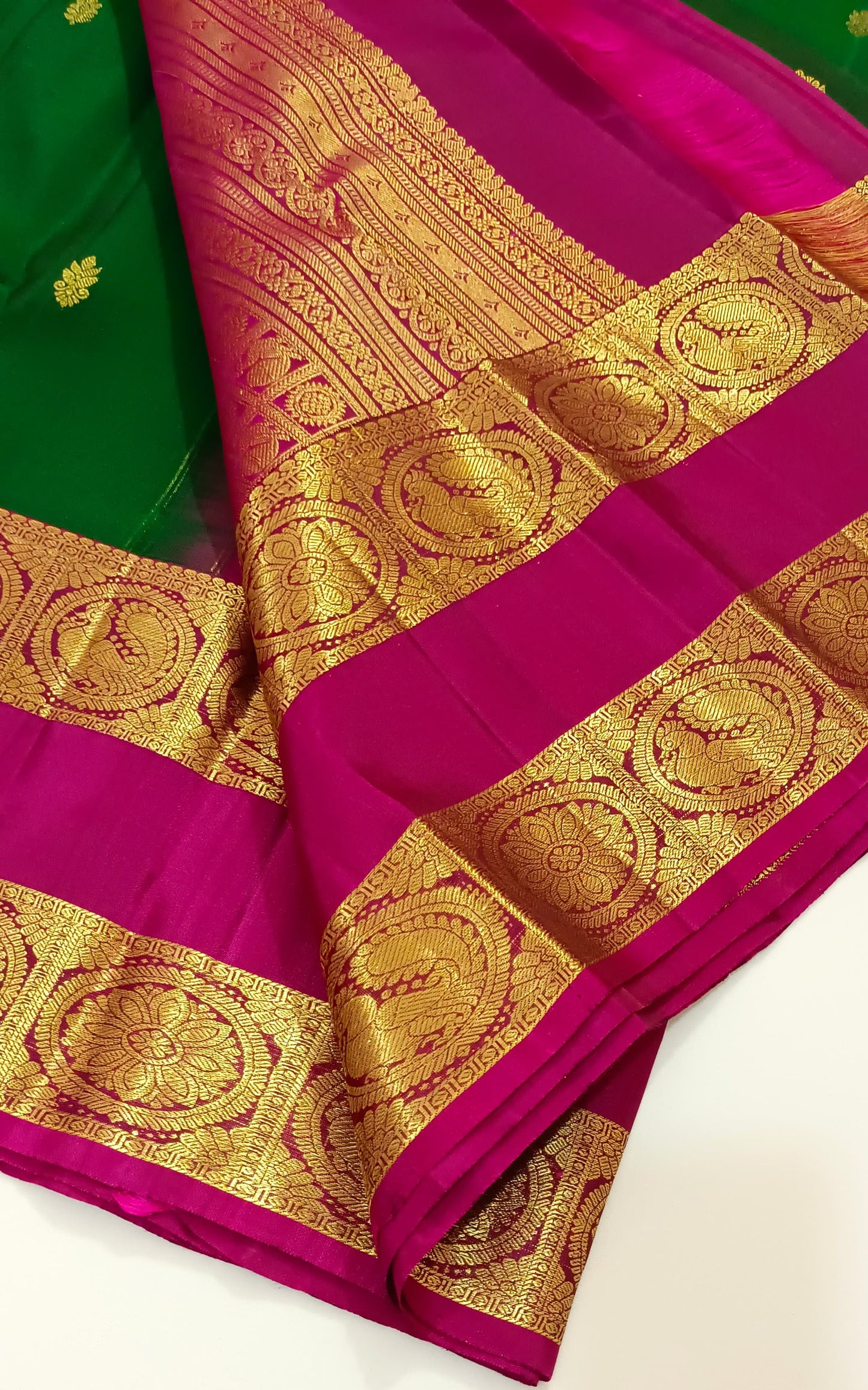 Traditional Kanchipuram  Silks in Rettai Pet Borders with Beautiful butties and Rich & Grand Pallu