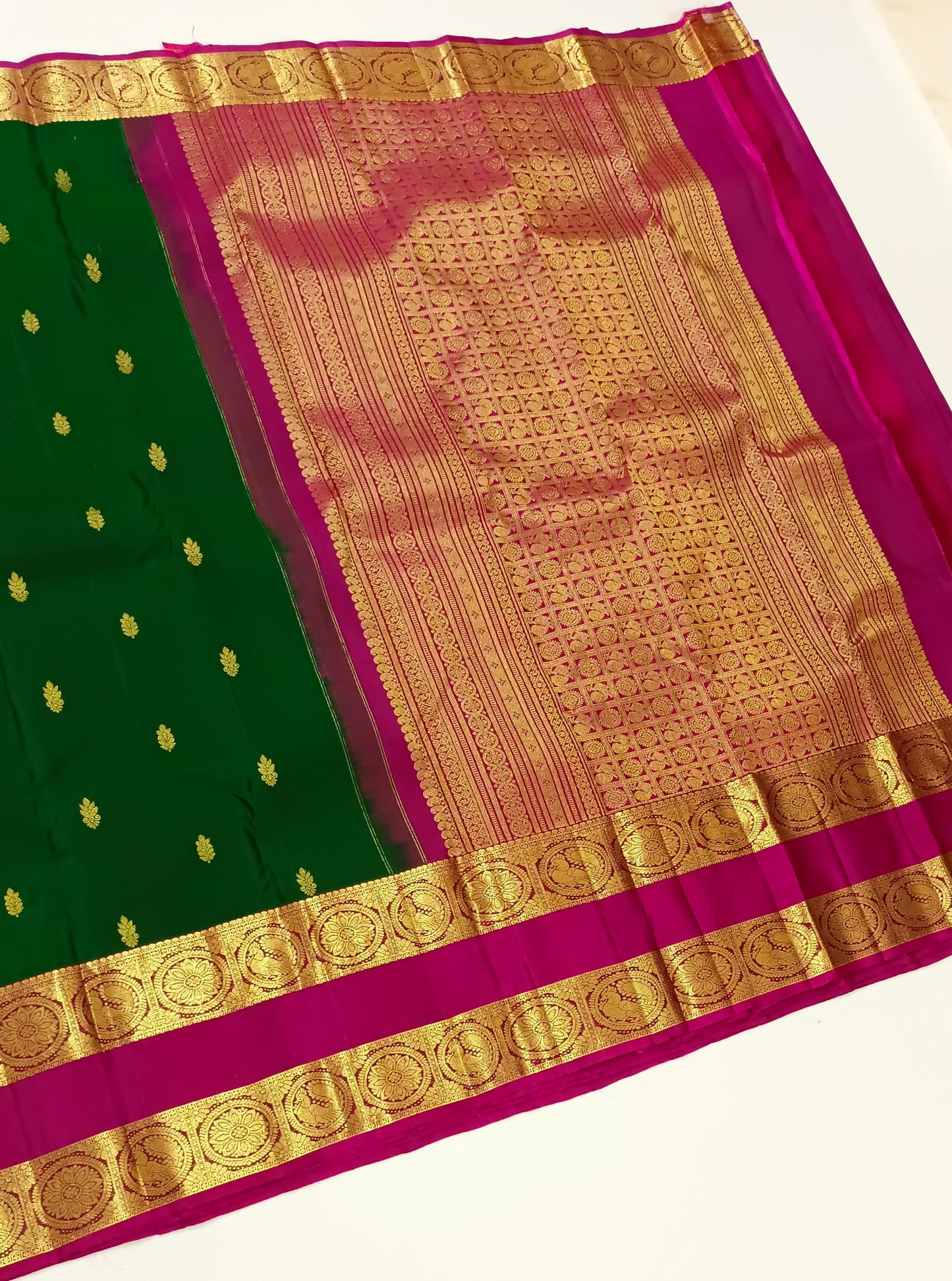 Traditional Kanchipuram  Silks in Rettai Pet Borders with Beautiful butties and Rich & Grand Pallu