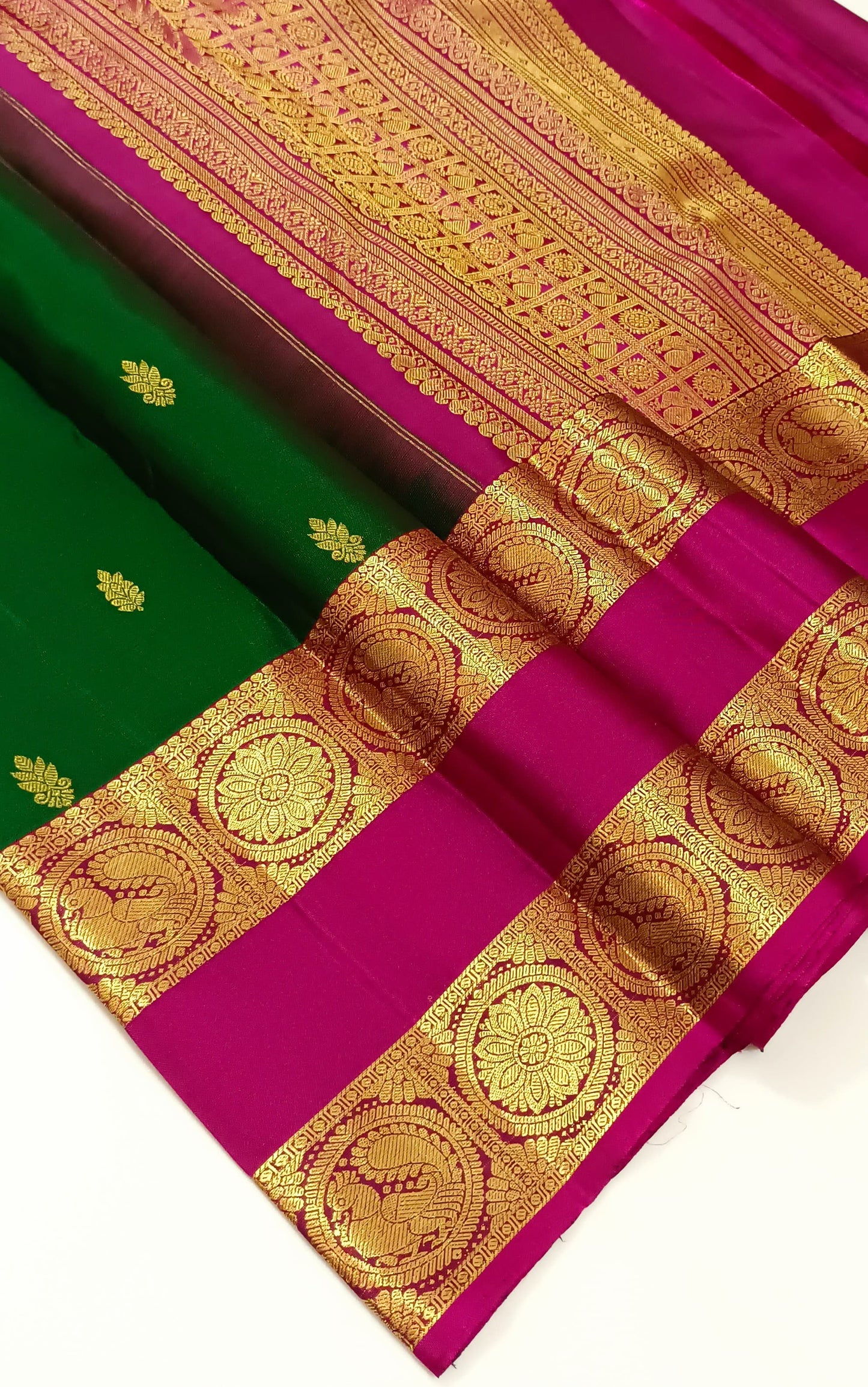 Traditional Kanchipuram  Silks in Rettai Pet Borders with Beautiful butties and Rich & Grand Pallu